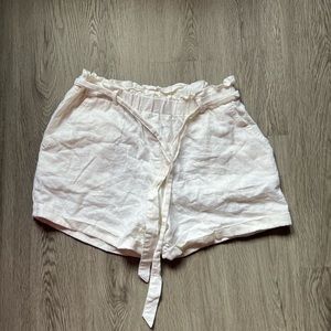 White linen short